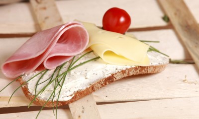 Täysjyväleipä ja kalkkunaleike