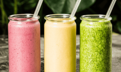 Smoothiet pienissä laseissa